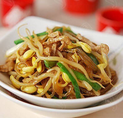 简单的黄豆芽炒肉