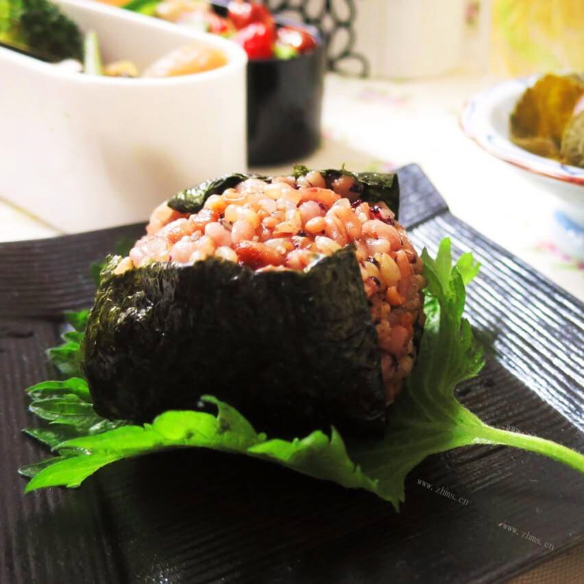 营养健康紫苏饭团