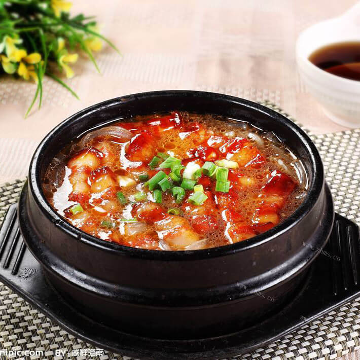 东北砂锅酸菜炖粉条