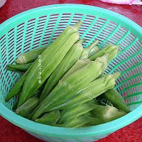 家常菜白灼秋葵做法图解1)