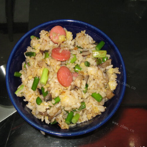 蒜苔烤肠炒米饭