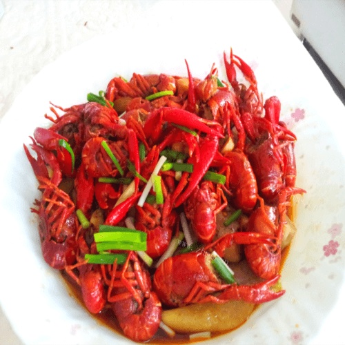劲爆的爆炒麻辣龙虾