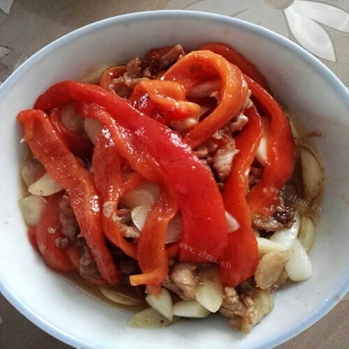 火辣辣的烧辣椒拌肉