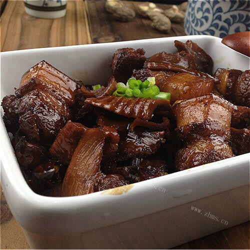 香喷喷的笋干红烧肉