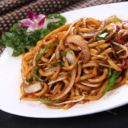 青菜牛柳炒乌冬面