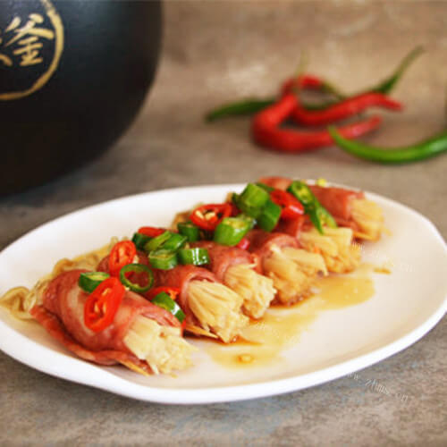 滑嫩的培根蒸金针菇