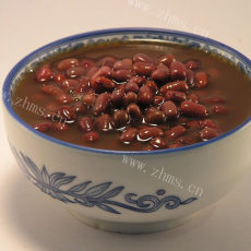 养颜的薏仁红豆汤