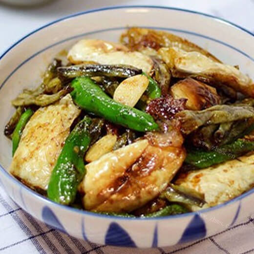 香味浓郁的白茄子烧红姜豆