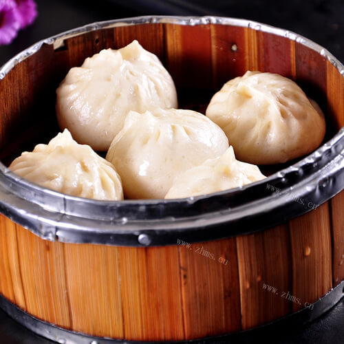 胡萝卜木耳鸡蛋包子