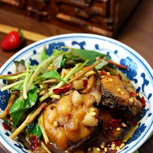 火热的麻辣鲜香炖草鱼