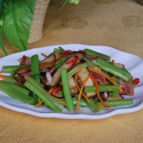 美味的西芹香干炒黄牛肉