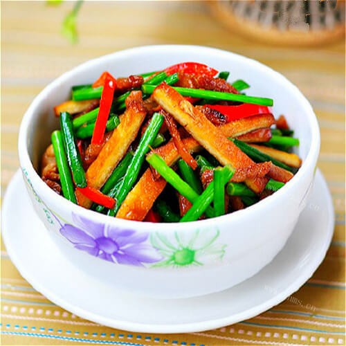 香喷喷的砂锅豆干焖肉