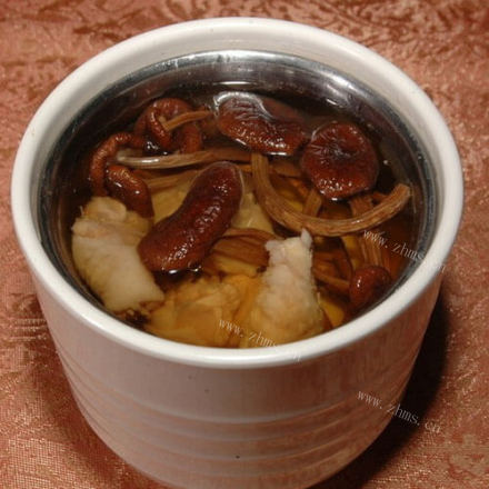 温补的茶树菇煲鸡汤