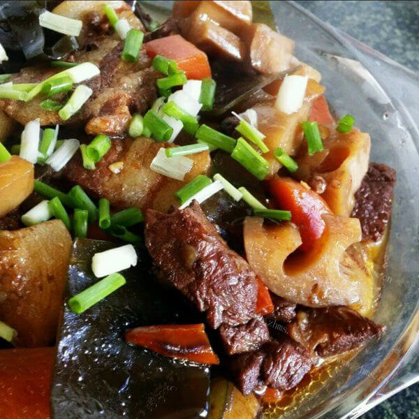 家常猪肉炖莲藕
