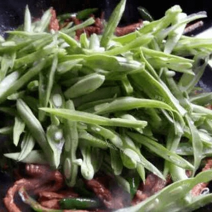 家常菜四季豆炒肉丝做法图解9)