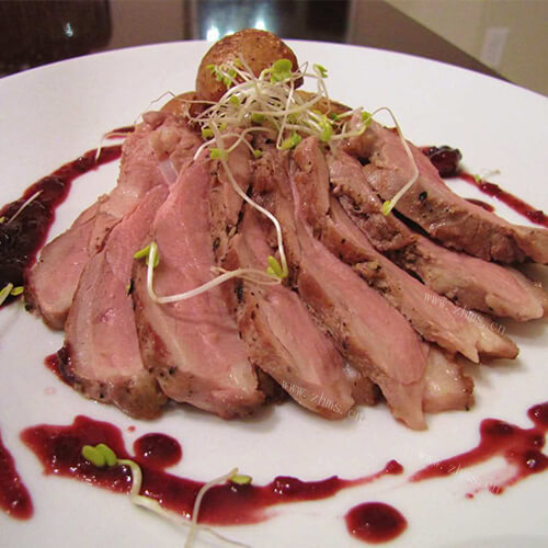 美味的黑椒鸭胸肉