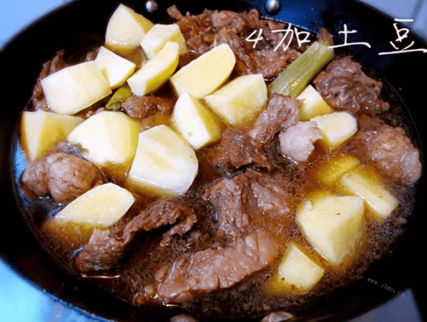 鲜香牛肉末炖土豆做法图解4)