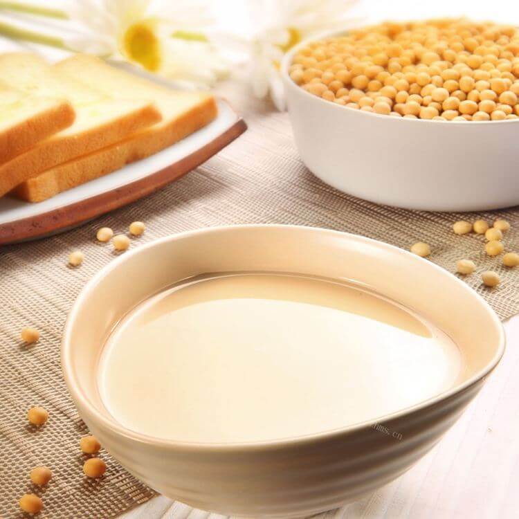 香稠的糯米莲藕百合豆浆 