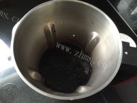 美容养颜糯米芝麻黑豆浆做法图解2)