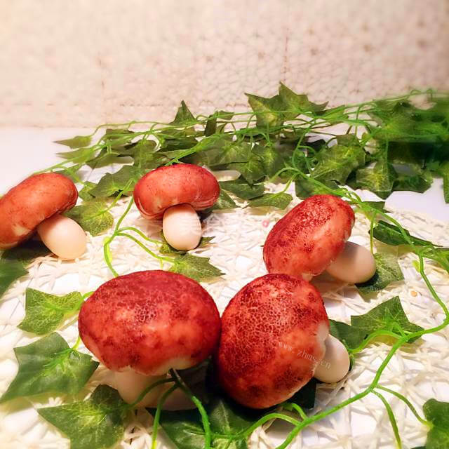 可爱的香菇豆沙包