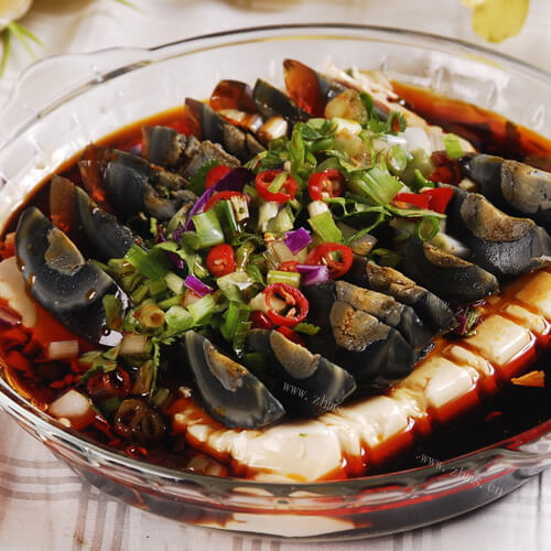 家常松花蛋拌豆腐