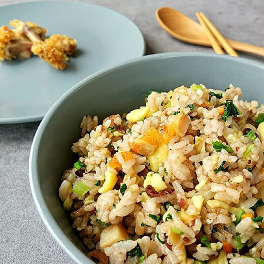 美味炸鸡蔬菜炒饭