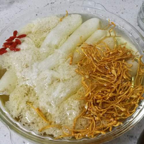 营养的墨鱼竹荪虫草排骨汤