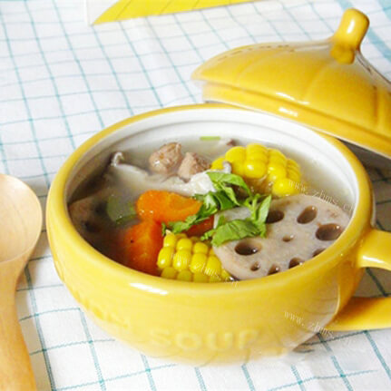 香甜的莲藕玉米鸡汤煲