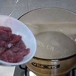 健康美食紫菜丝瓜瘦肉汤做法图解8)