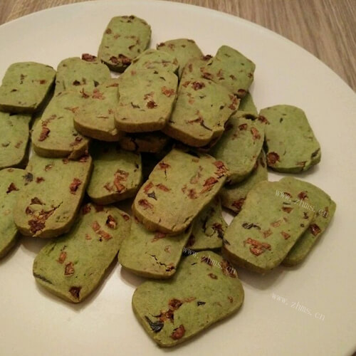 可口的抹茶核桃饼干