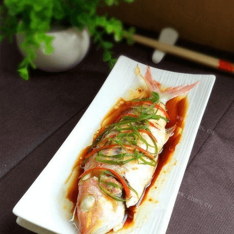 家常菜清蒸红衫鱼
