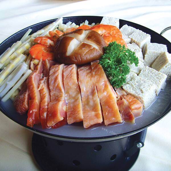香喷喷的咸鸡煲仔饭