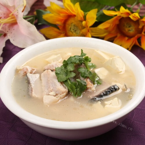 好吃的的鲢鱼炖豆腐