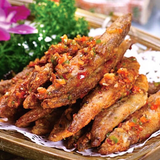 好吃的酥炸小海鱼
