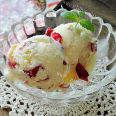 美味酸奶蔓越莓冰棒
