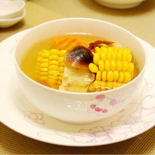 美味的玉米胡萝卜螺片汤