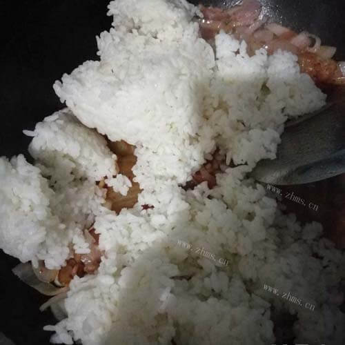 辣白菜炒饭做法图解6)