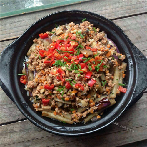喷香砂锅肉末茄子