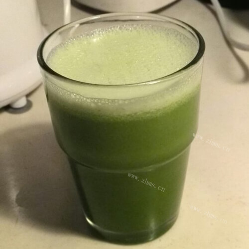 排毒鲜榨苦瓜汁