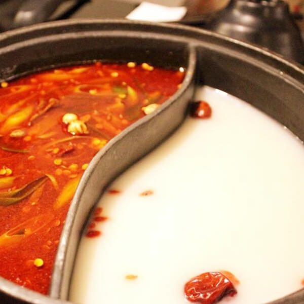 美味的麻辣鸳鸯鱼火锅
