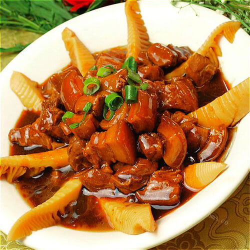家常笋干红烧肉