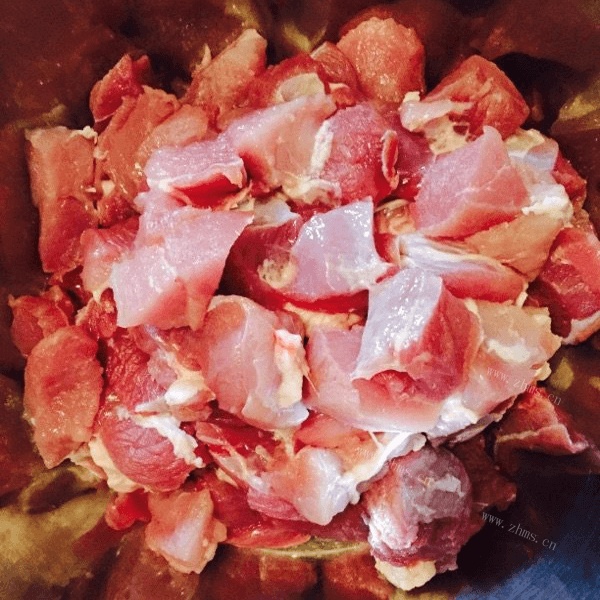美味的香炸酥肉做法图解2)