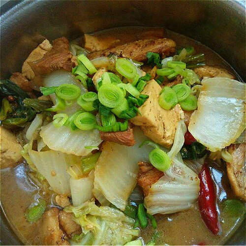 妈妈做大白菜炖五花肉