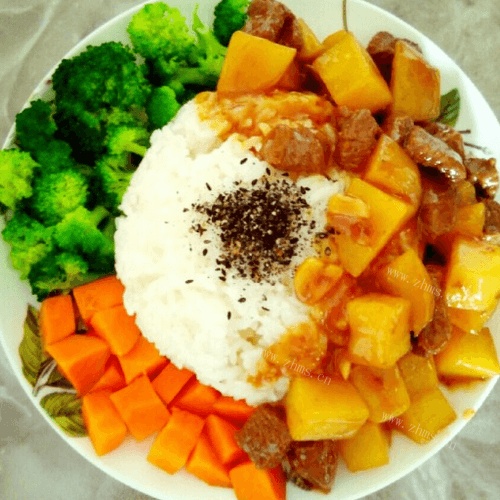 外卖常点的主食牛肉土豆盖饭