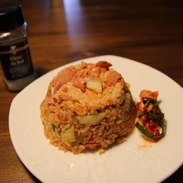 美味的泡菜培根炒饭