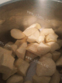 美味地瓜萝卜汤做法图解2)