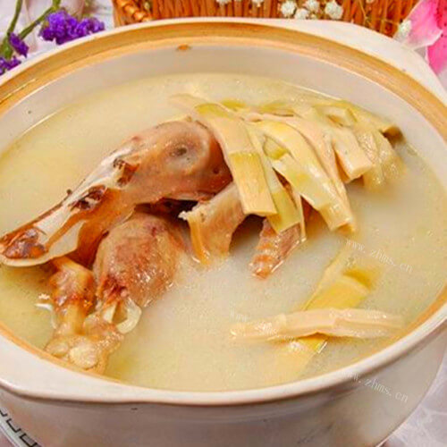 美味的滋补竹笋煲鸭汤