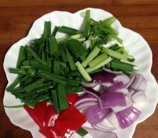传统菜回锅五花肉做法图解2)