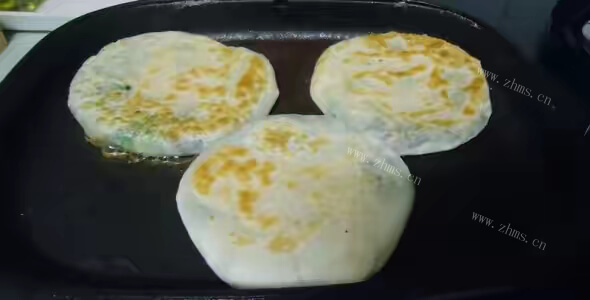 香酥紫苏香葱小煎饼做法图解3)
