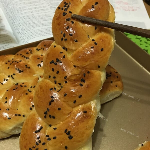 香软的酸奶辫子面包